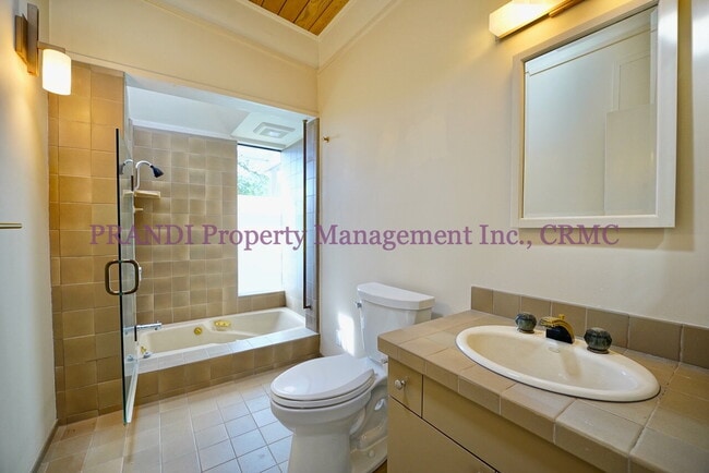 Building Photo - "Spacious 4-Bedroom Oasis with 3 Full Baths in Beautiful Kent Woodlands"