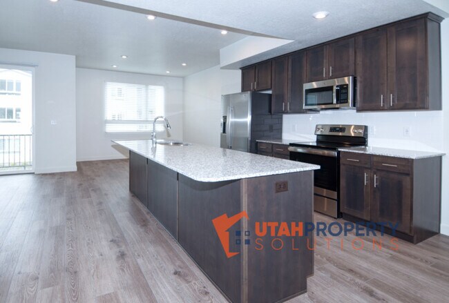 Building Photo - 1054 W 430 S