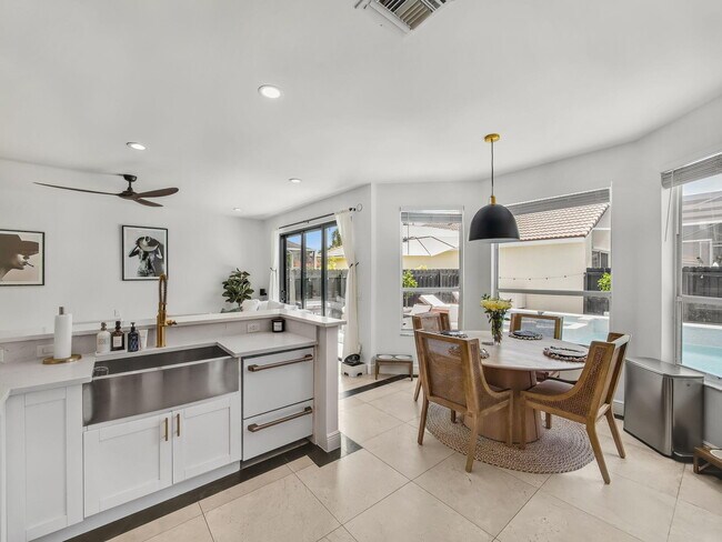 Building Photo - 6017 Newport Village Way