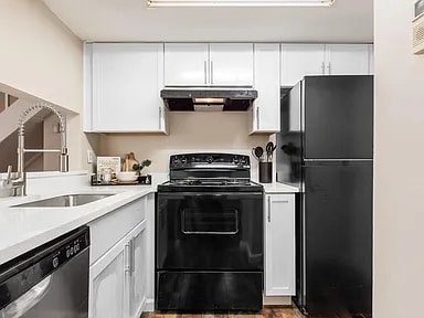 Building Photo - 2025 Burwell Dr