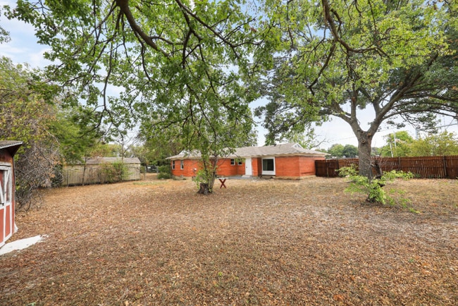 Building Photo - 1657 E Campbell Rd