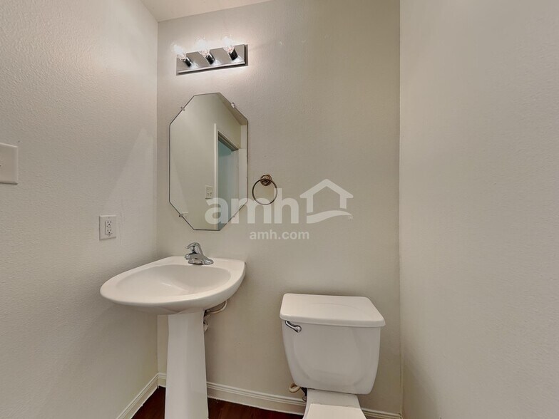 Building Photo - 6038 Stockholm Ct