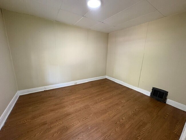 Building Photo - 516 Wildwood Ave