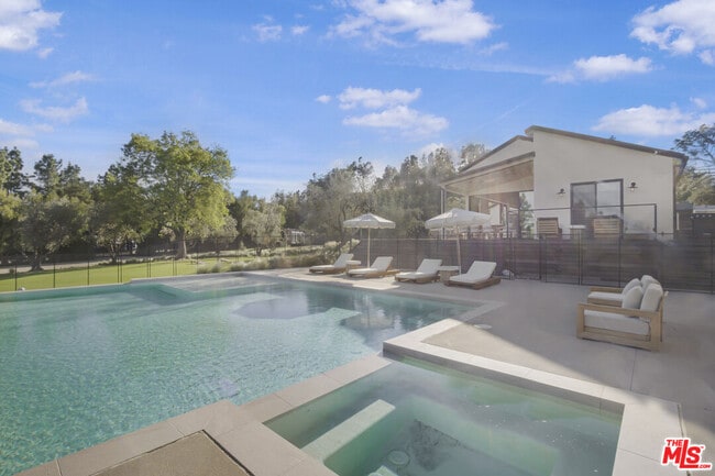 Building Photo - 1754 Lechusa Rd