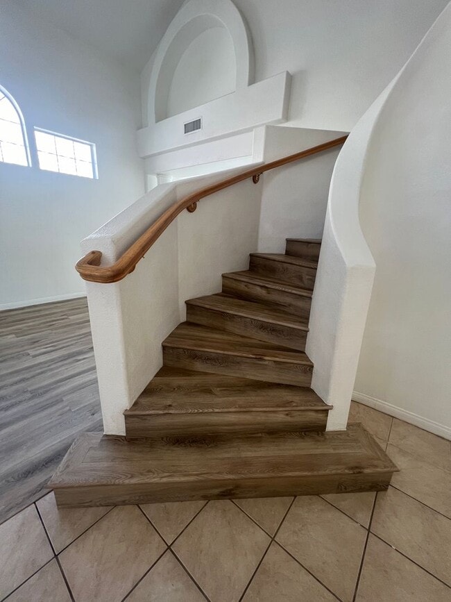 Building Photo - Gated 4 bedroom with a bonus room in Summe...