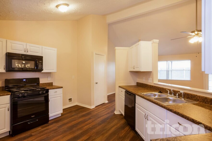 Building Photo - 16230 Rancho Blanco Dr