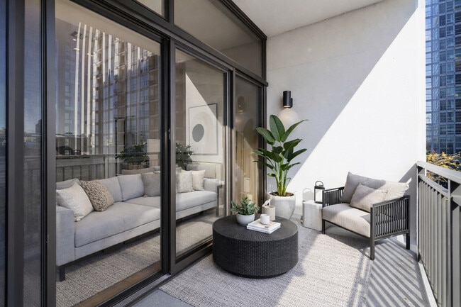 Building Photo - 1322 S Prairie Ave