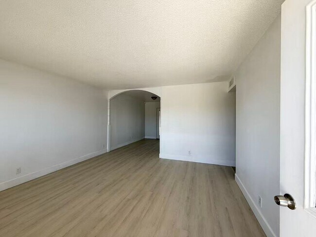 Building Photo - 6508 Evergreen Ave