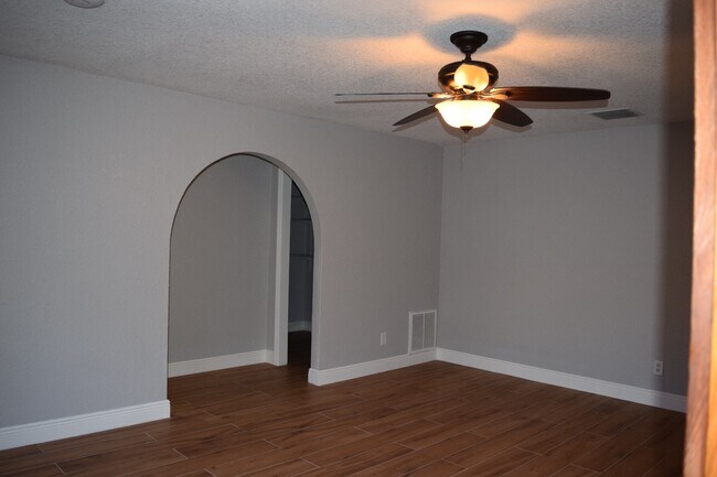 Building Photo - 2718 Viola Ln