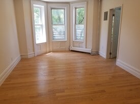 Building Photo - 1044 Faile St