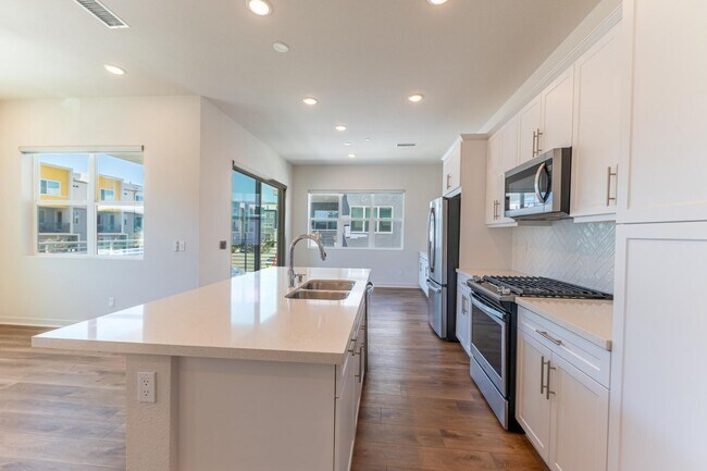 Building Photo - Otay Ranch Two Weeks FREE  3 bd /2 ba Newer Condo w Garage, Laundry + More!