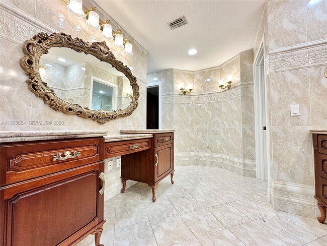 Building Photo - 5023 NW 94th Doral Pl