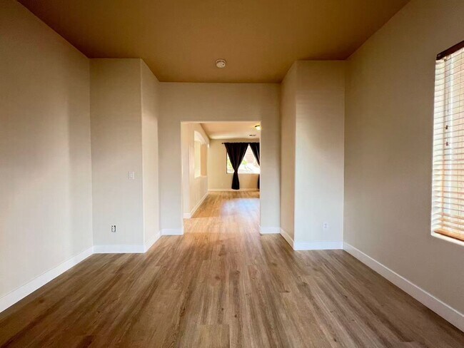 Building Photo - Beautiful and well-maintained two-story home in summerlin