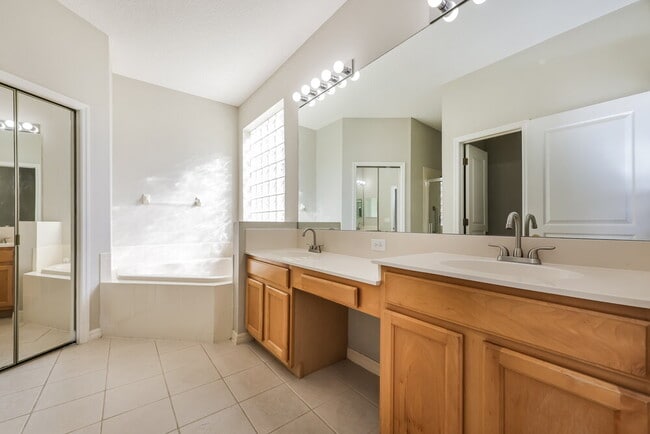 Building Photo - 8519 Parrots Landing Dr