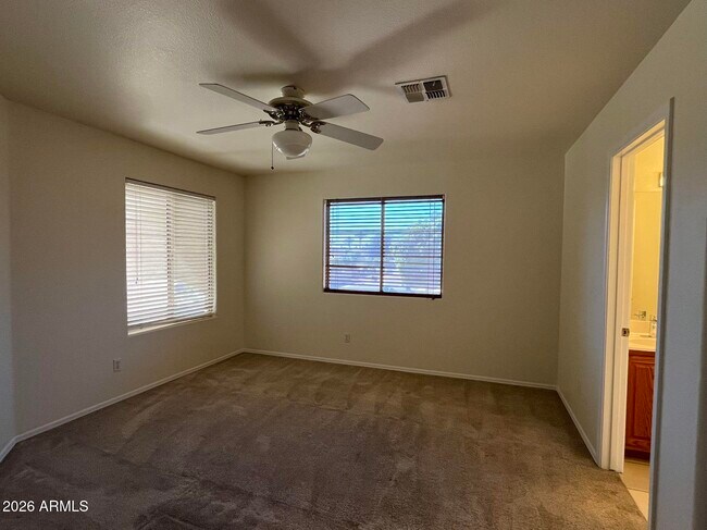 Building Photo - 5922 W Gary Dr