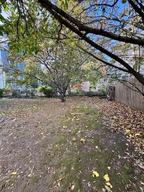 Building Photo - 16 Mayflower St