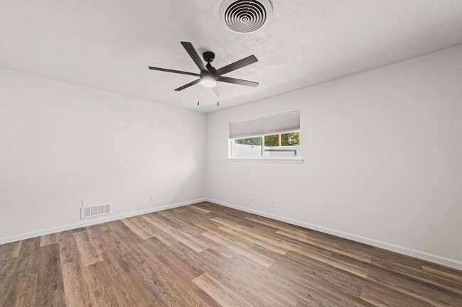Building Photo - 1240 W Copper Ave