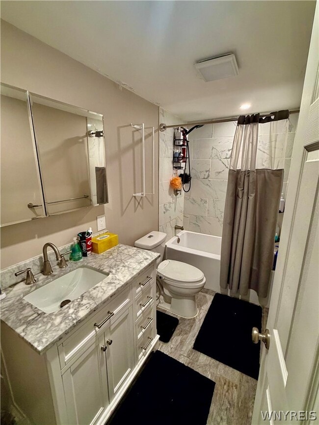 Building Photo - 260 Argus Dr