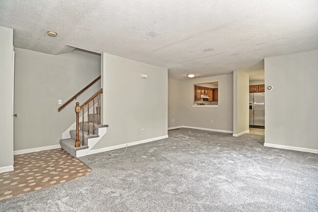 Building Photo - 13 Colonial Dr