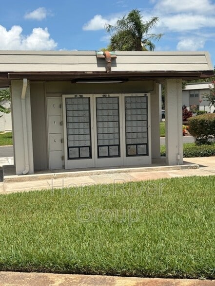 Building Photo - 67 Windtree Ln