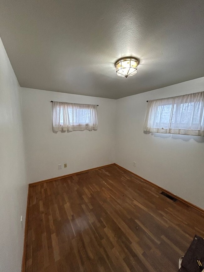 Building Photo - 436 7th Ave W