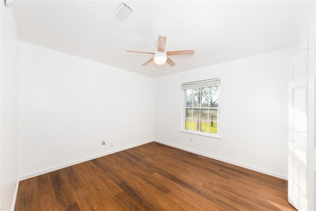 Building Photo - 5701 Gloucester Ln