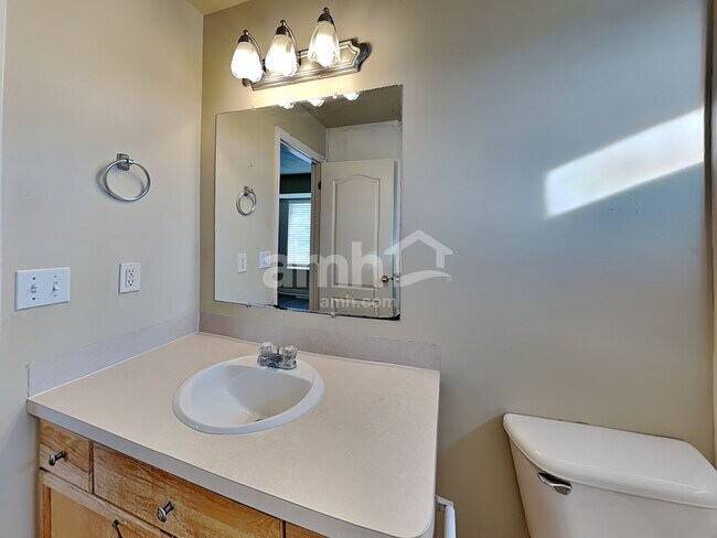 Building Photo - 96 N 1660 W