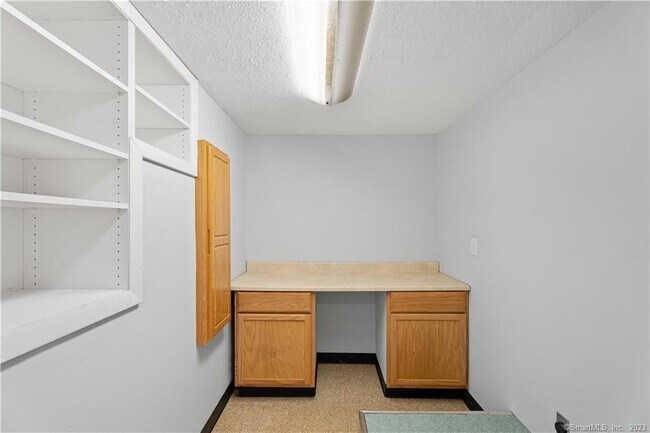 Building Photo - 224 Hartford Turnpike