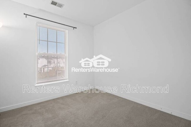 Building Photo - 8000 Cottesmore Ct