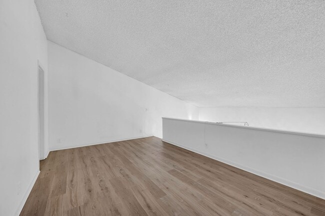Building Photo - Great corner studio location in Belle Forest.