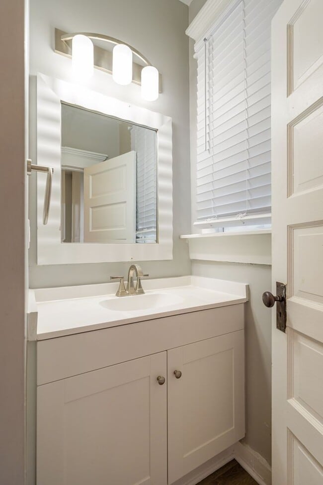 Building Photo - 954 Delaware Ave