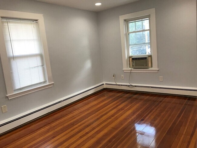 Building Photo - 51 W Elm Ave