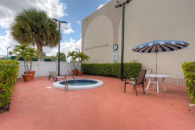 Building Photo - 447 Lakeview Dr