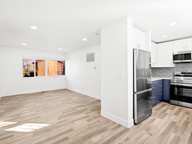 Building Photo - 26 W Girard Ave