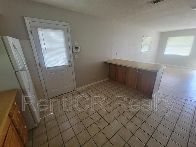 Building Photo - 37851 Crystal Way