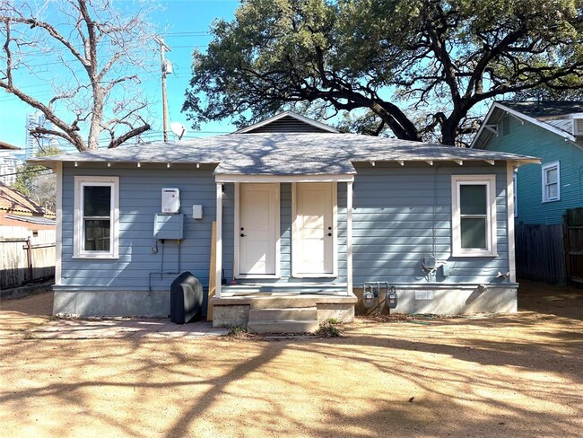 Building Photo - 807 E Riverside Dr