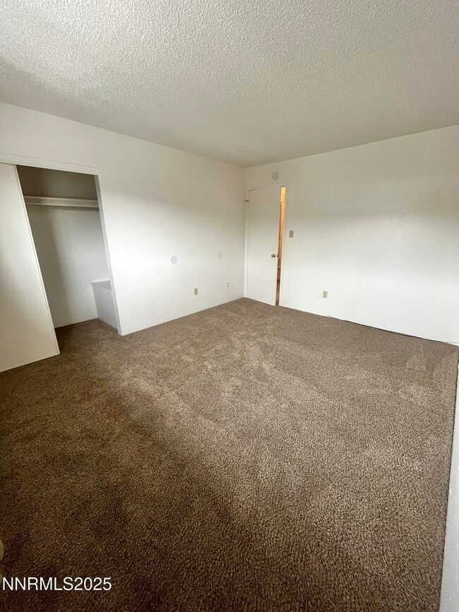 Building Photo - 827 Belli Dr