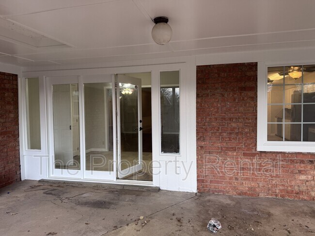 Building Photo - 2118 Westbrook Ave