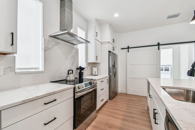 Building Photo - A charming coastal townhouse, just minutes from downtown St. Pete!