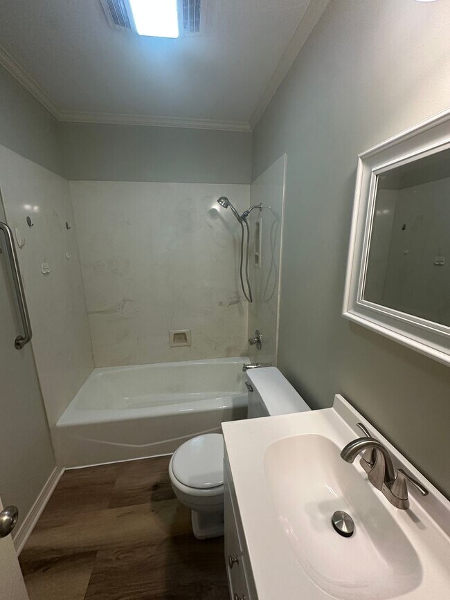 Building Photo - Lynbrook Subdivision