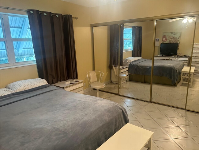 Building Photo - 4321 NW 16th St