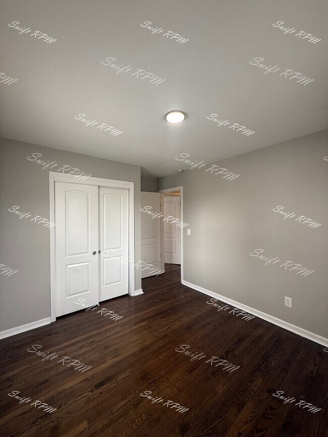 Building Photo - 1827 E 75th Terrace