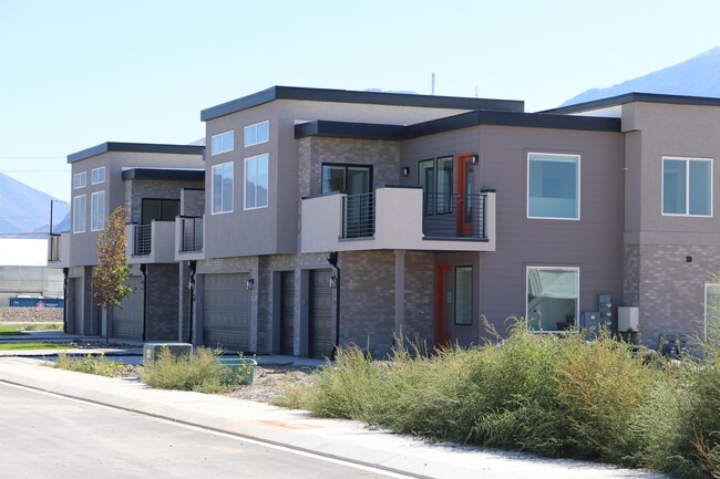 Building Photo - 539 W 1810 N