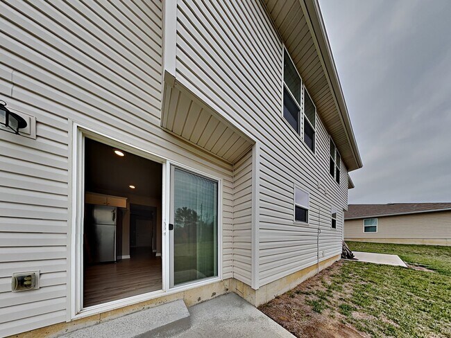 Building Photo - 3 BR/2.5BA | Newly Renovated Single Family Home | 1-Car Garage Parking | Community Pool!