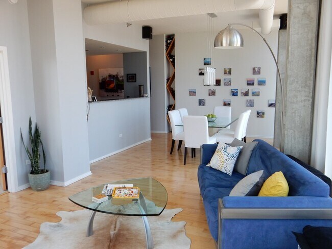 Building Photo - 1000 W Leland Ave