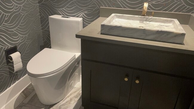 Building Photo - 240 Windward Passage