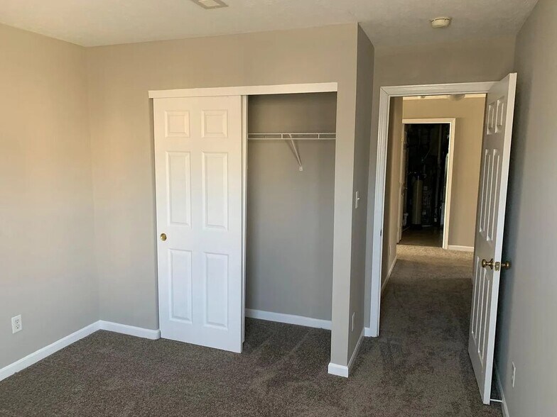Building Photo - 3857 Thorngate Dr