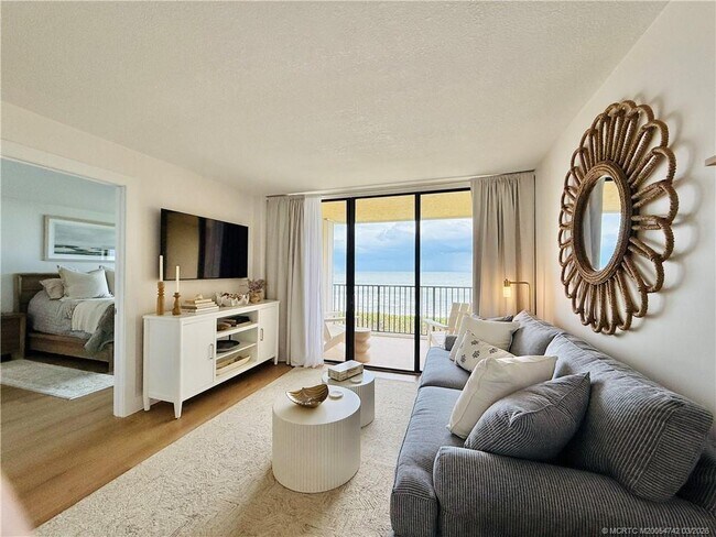 Building Photo - 7370 S Ocean Dr