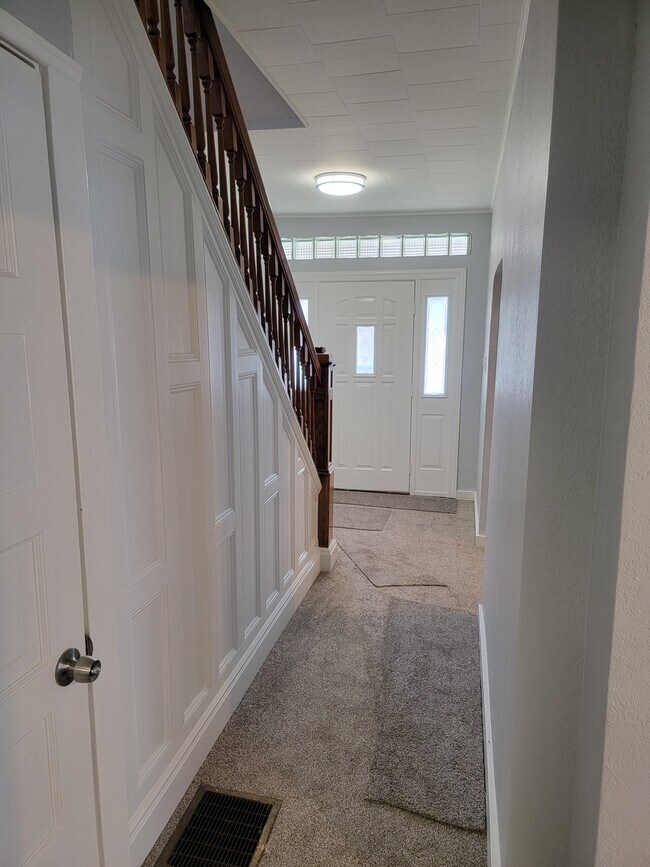 Entry - 2258 Almont St