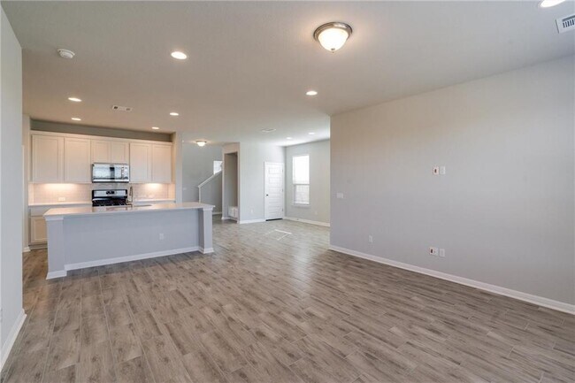 Building Photo - 2205 Limestone Lake Dr